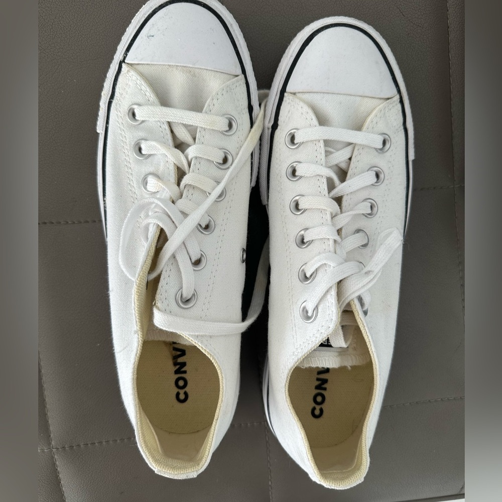 Almost brand new Converse All Star sneakers!